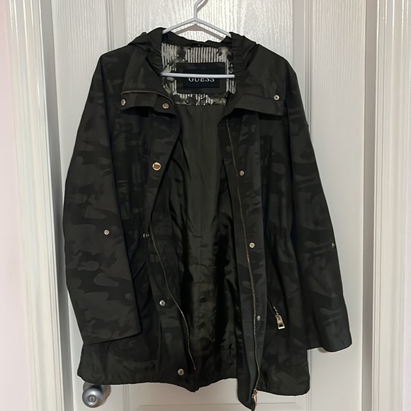 Guess green camo hooded jacket - Picture 6 of 6